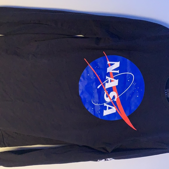 Men’s long sleeve NASA shirt - Picture 2 of 4